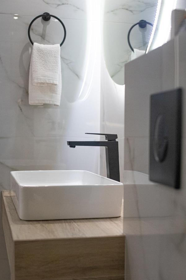 Sandra'S Luxury Studio Apartment Tolo Exterior photo
